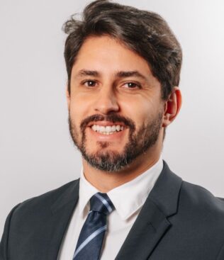 Retrato profissional de Washington Fernando Silva Alves, advogado responsável pelo WFSA Advogados